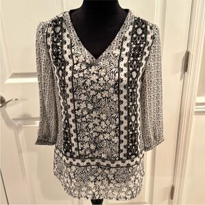 Old Navy Black and White Graphic 3/4 Sleeve Blouse